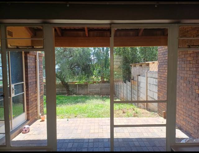 3 bed property to rent in LUIPAARDSVLEI